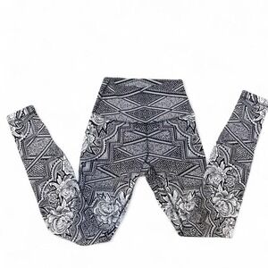 Lululemon Leggings in Black featuring White Floral Pattern